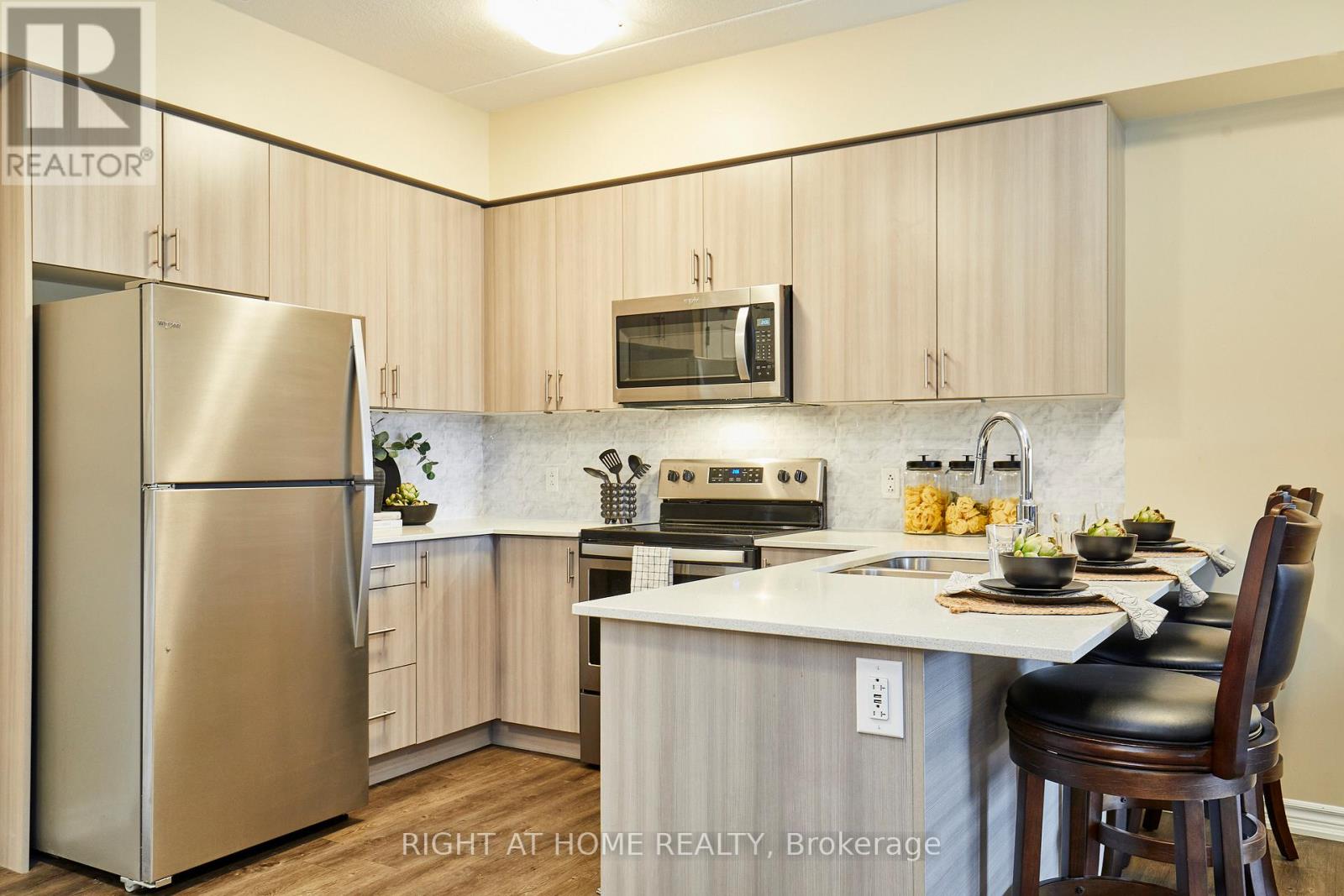 201 - 290 Liberty Street N, Clarington, Ontario  L1C 0V5 - Photo 9 - E12596370