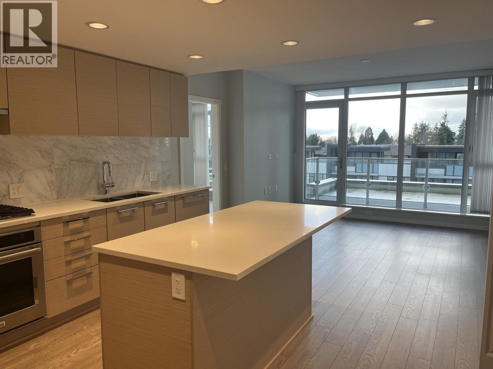 402 6700 Dunblane, Burnaby, British Columbia V5H 3K6 - Photo 1 - R3071349