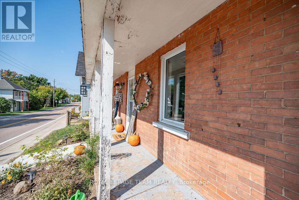 11168 60 Highway, North Algona Wilberforce, Ontario  K0J 1X0 - Photo 4 - X12596414