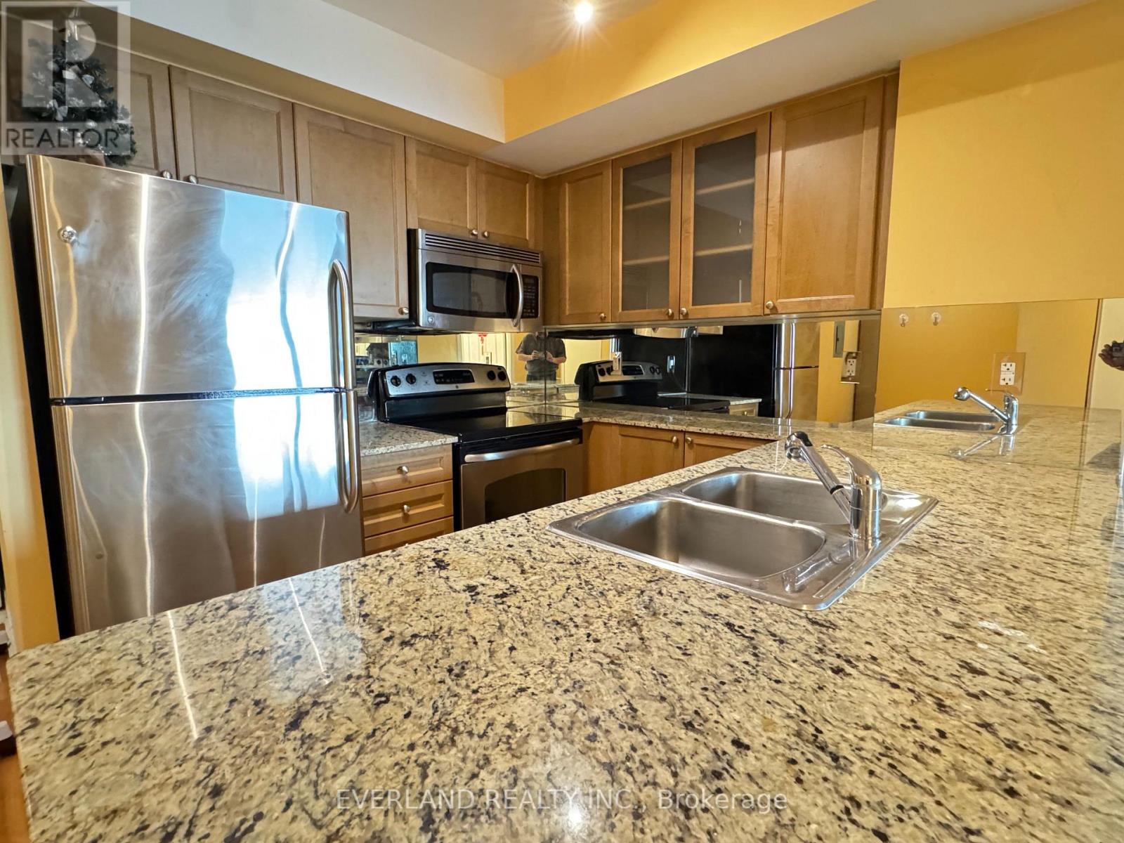 3009 - 761 BAY STREET, Toronto, Ontario