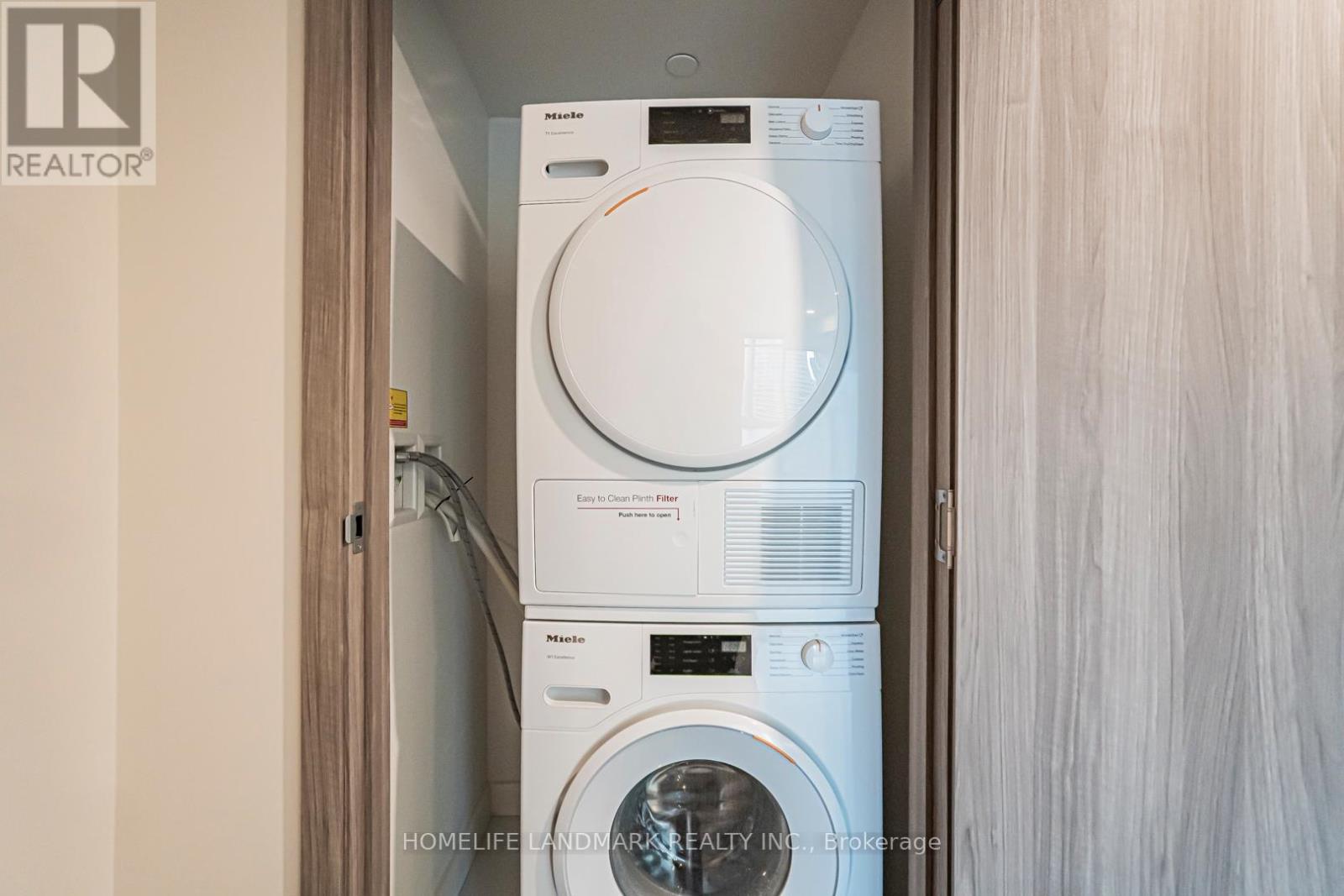 2315 - 1 Concord Cityplace Way, Toronto, Ontario  M5V 0X3 - Photo 13 - C12596426