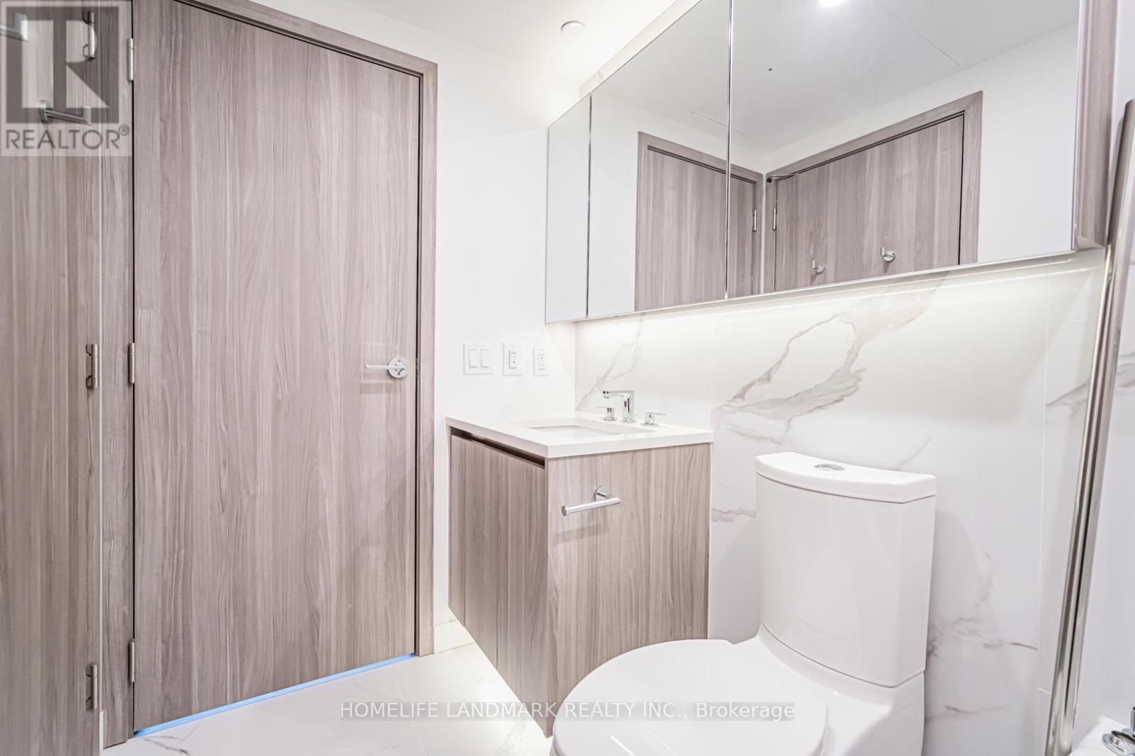 2315 - 1 Concord Cityplace Way, Toronto, Ontario  M5V 0X3 - Photo 29 - C12596426