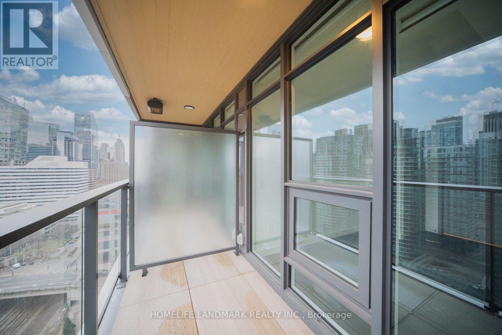 2315 - 1 Concord Cityplace Way, Toronto, Ontario  M5V 0X3 - Photo 31 - C12596426