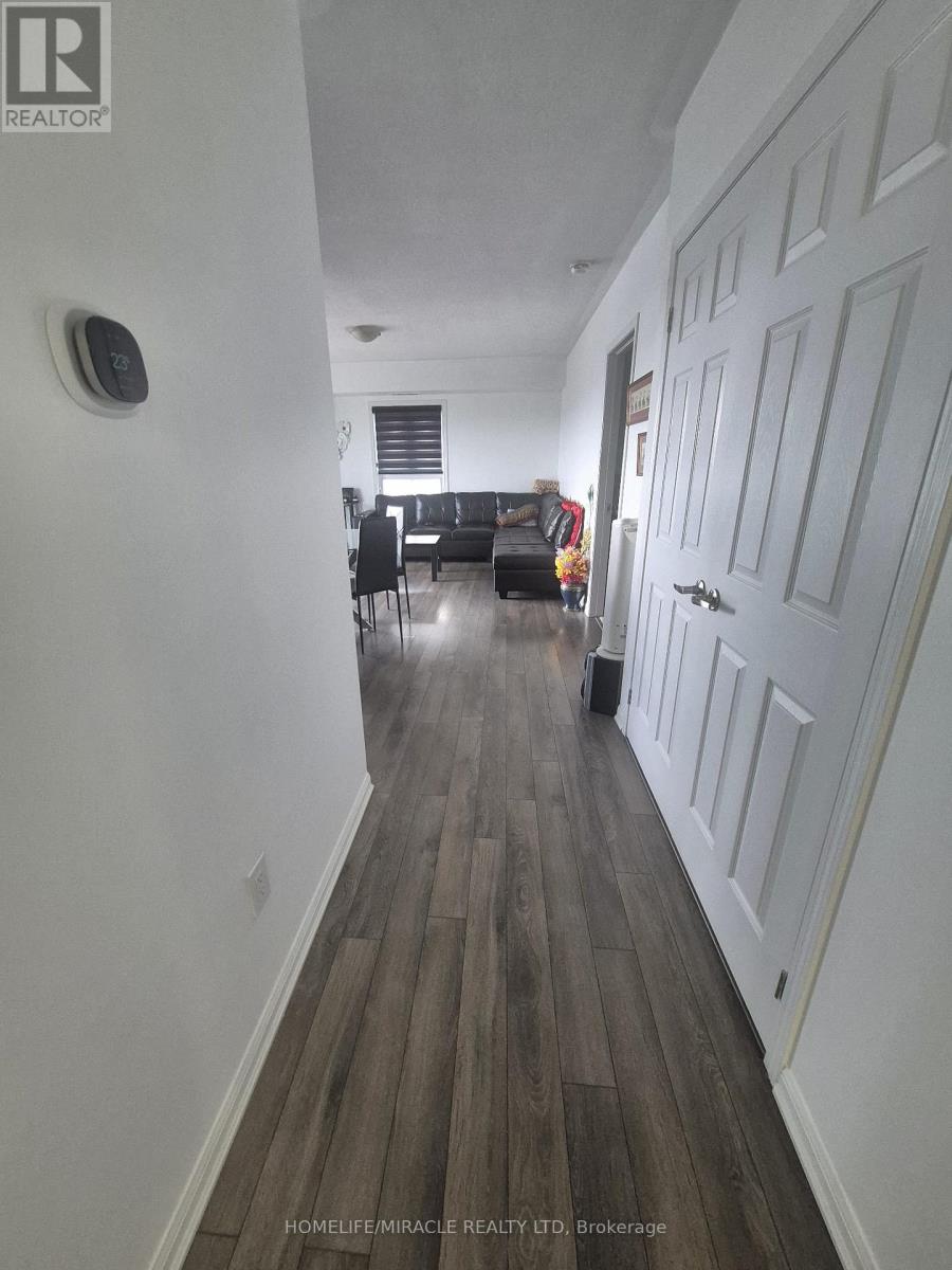 404 - 70 Baycliffe Crescent, Brampton, Ontario  L7A 0Z5 - Photo 4 - W12596388