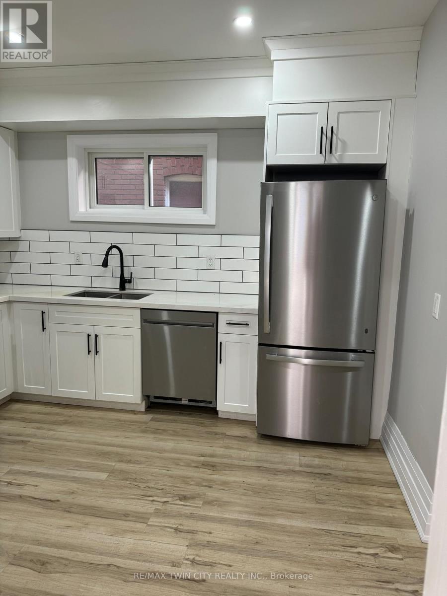 Main - 266 Dalhousie Street, Brantford, Ontario  N3S 3V2 - Photo 3 - X12596398