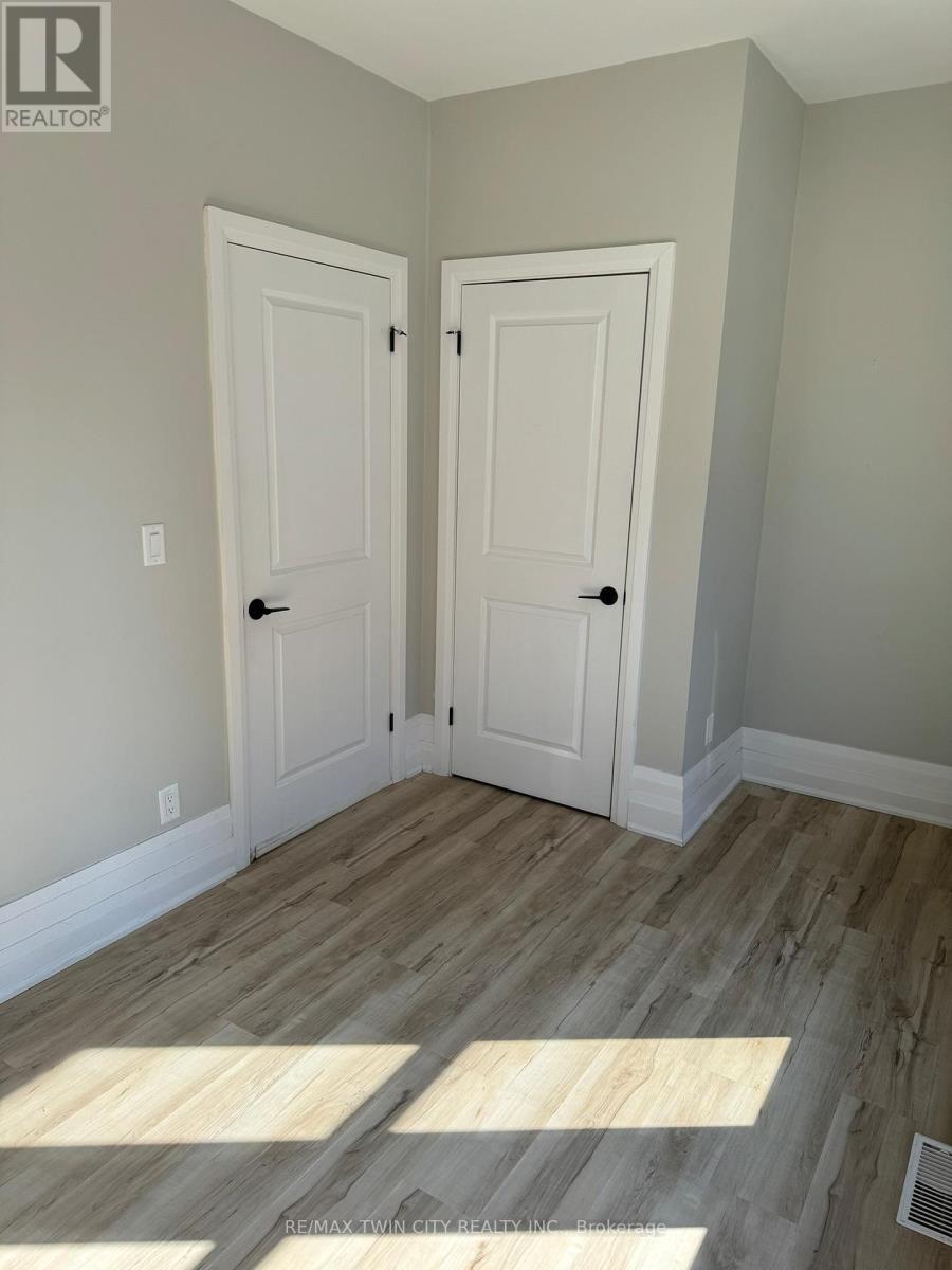 Main - 266 Dalhousie Street, Brantford, Ontario  N3S 3V2 - Photo 8 - X12596398