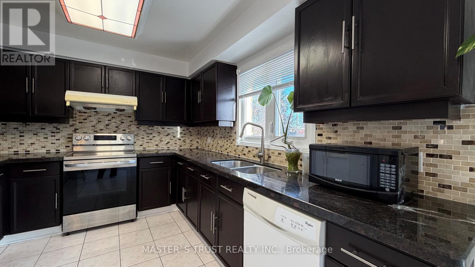 31 Goldhawk Trail, Toronto, Ontario M1V 3R4 - Photo 10 - E12596436