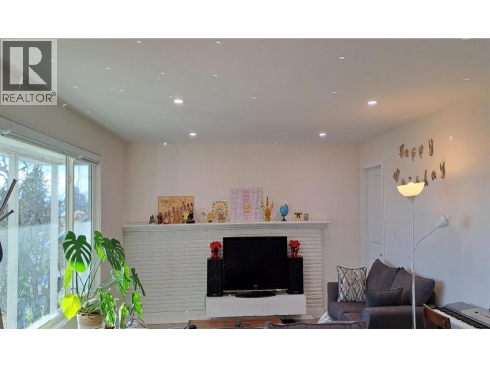 131 Rickman Place, New Westminster, British Columbia  V3L 4P8 - Photo 2 - R3065598