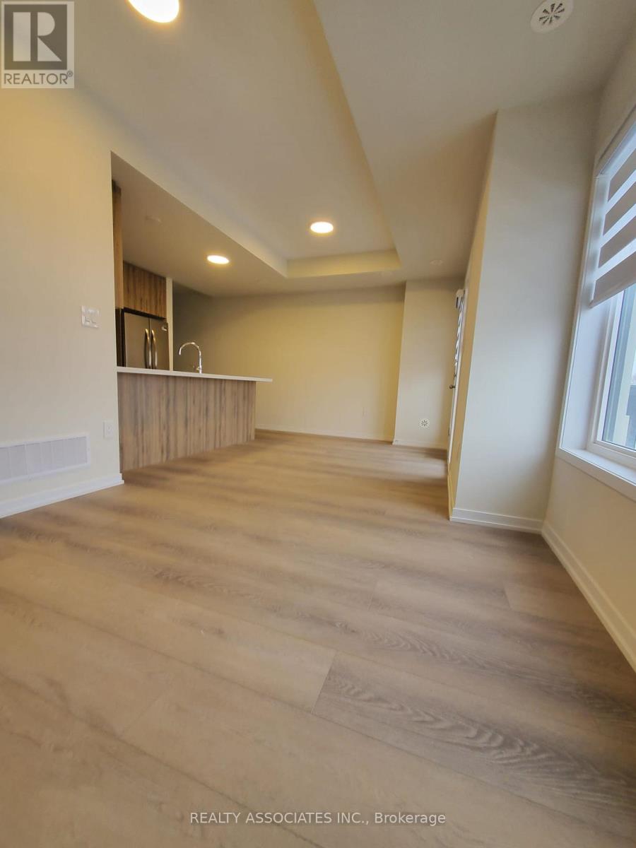 8 Matawin Lane, Richmond Hill, Ontario  L4B 0H8 - Photo 8 - N12580612