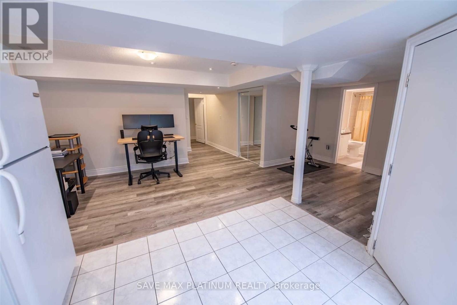 7 Yvonne Drive, Brampton, Ontario  L7A 3N6 - Photo 3 - W12596452