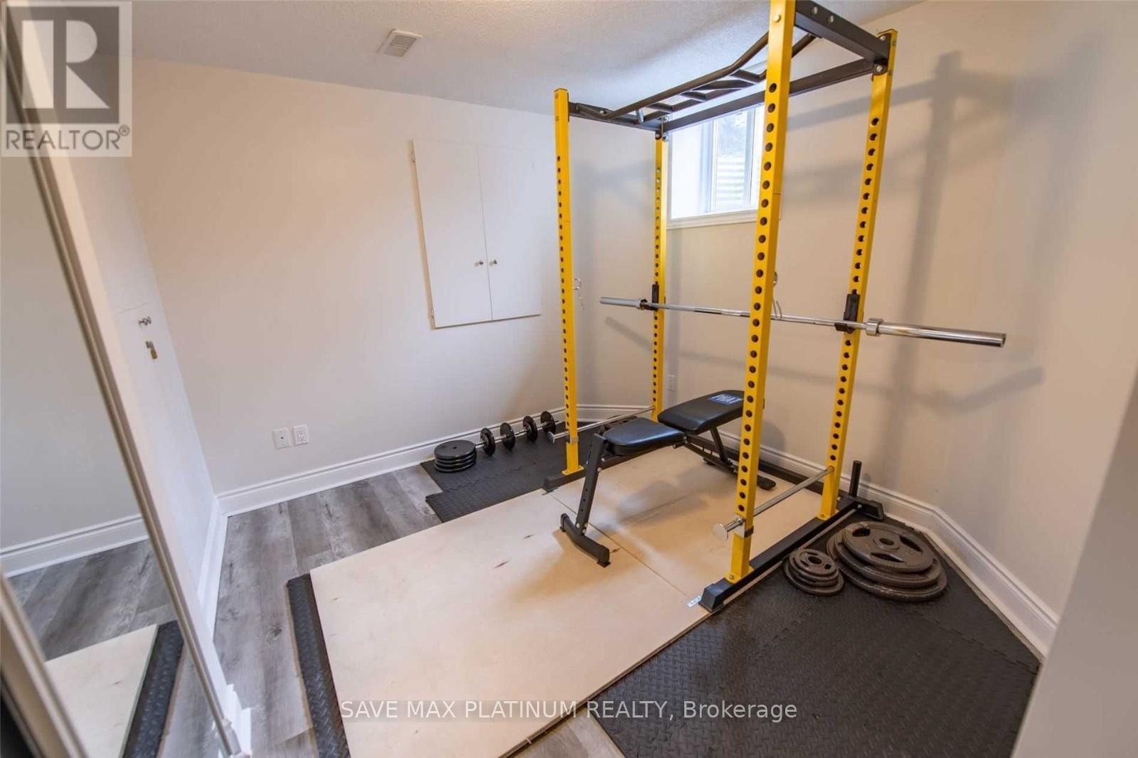 7 Yvonne Drive, Brampton, Ontario  L7A 3N6 - Photo 7 - W12596452