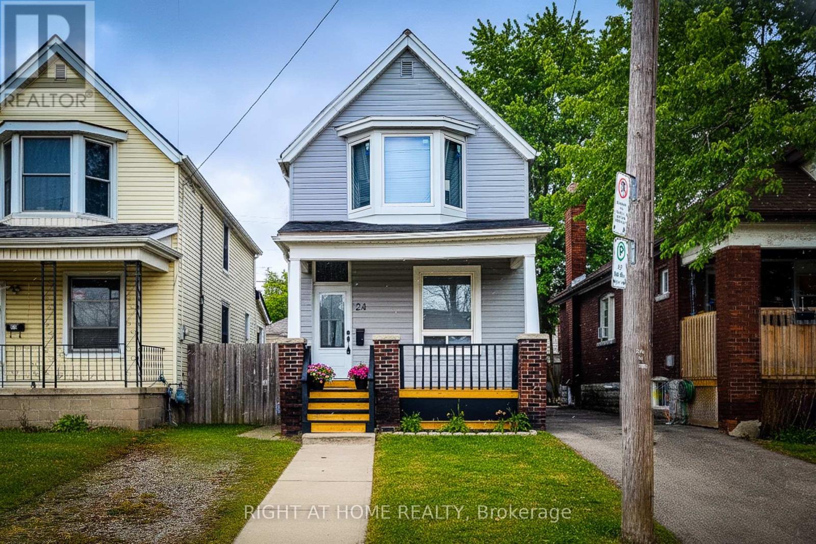 24 ALBEMARLE STREET, Hamilton, Ontario