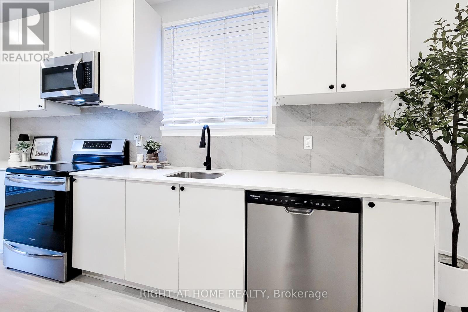 24 Albemarle Street, Hamilton, Ontario  L8L 7G4 - Photo 20 - X12596456