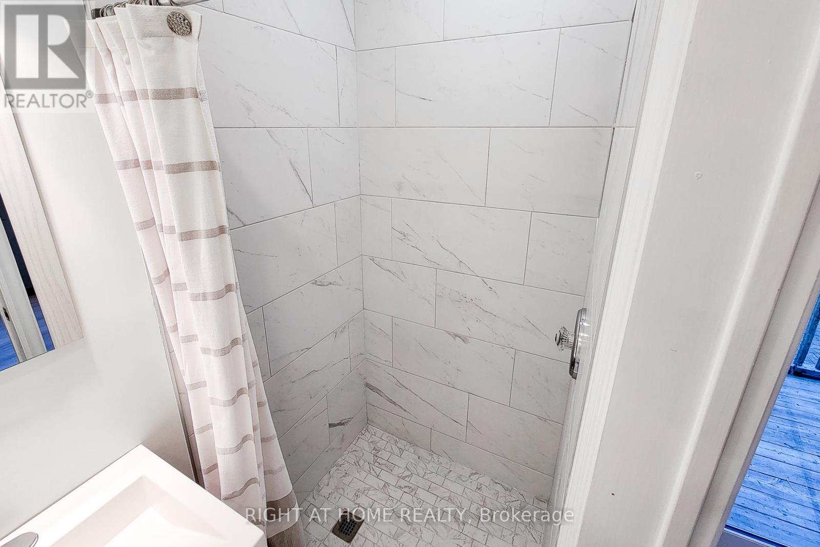 24 Albemarle Street, Hamilton, Ontario  L8L 7G4 - Photo 25 - X12596456