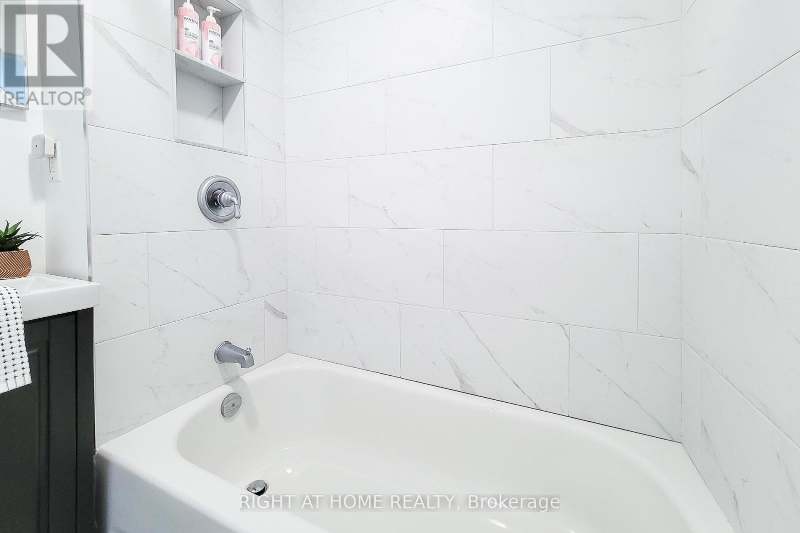 24 Albemarle Street, Hamilton, Ontario  L8L 7G4 - Photo 38 - X12596456