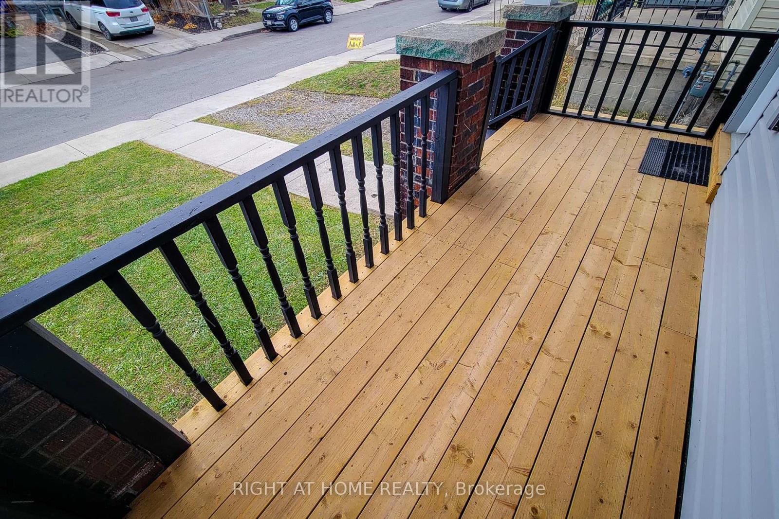 24 Albemarle Street, Hamilton, Ontario  L8L 7G4 - Photo 5 - X12596456