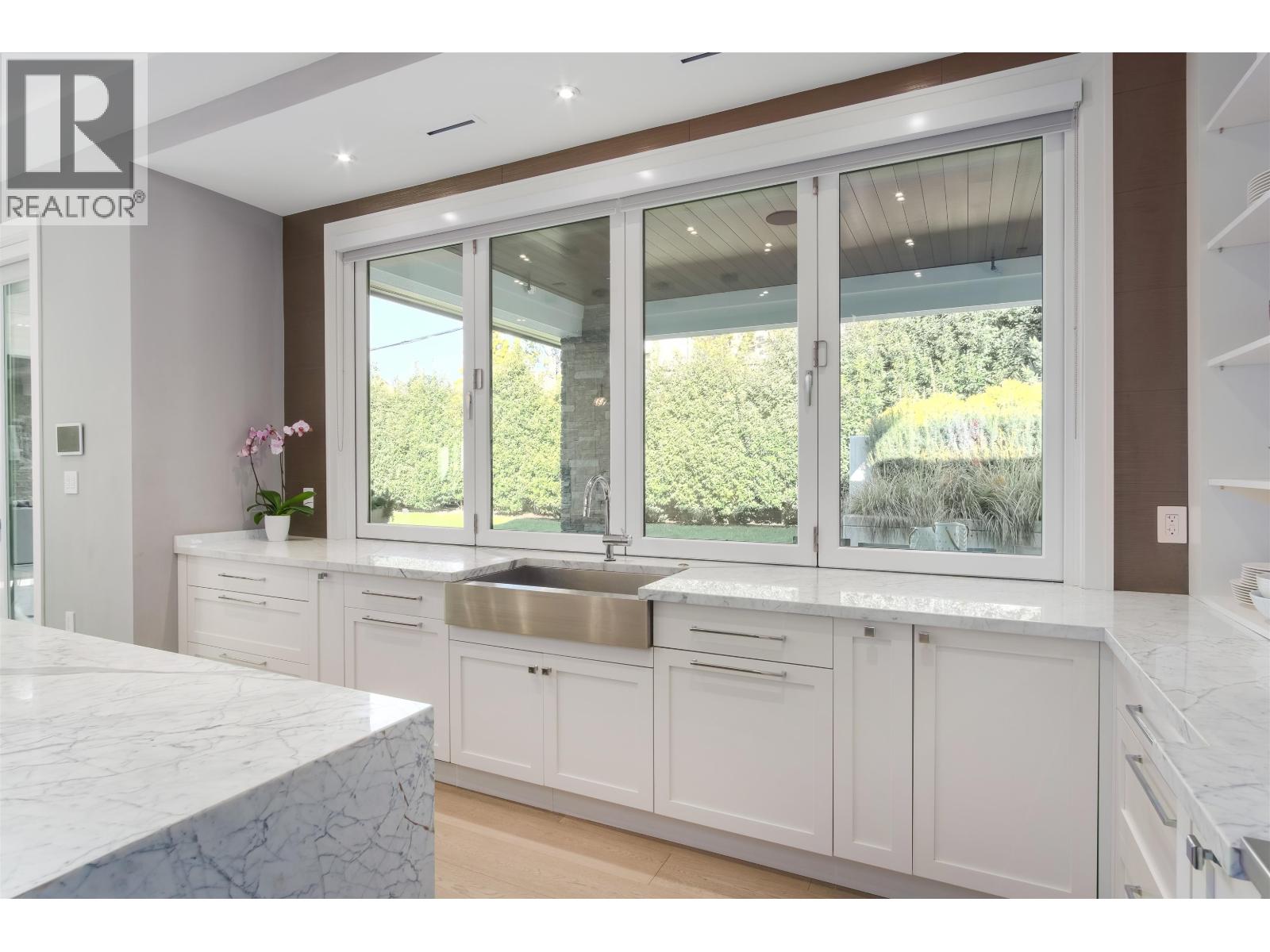 4090 Sunnycrest Drive, North Vancouver, British Columbia  V7R 3E5 - Photo 13 - R3071721