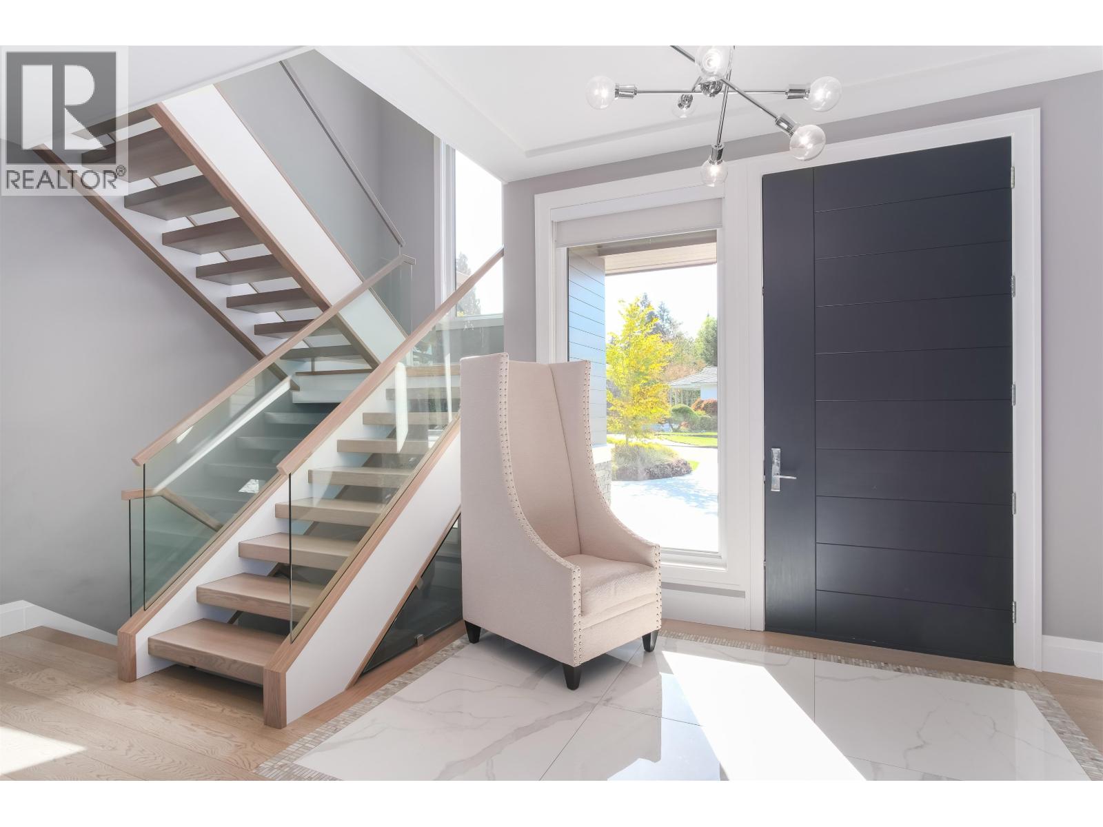 4090 Sunnycrest Drive, North Vancouver, British Columbia  V7R 3E5 - Photo 5 - R3071721