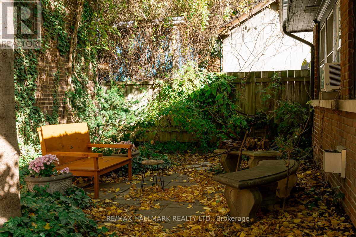 Coach House - 321 Palmerston Boulevard, Toronto, Ontario  M6G 2N5 - Photo 20 - C12596482