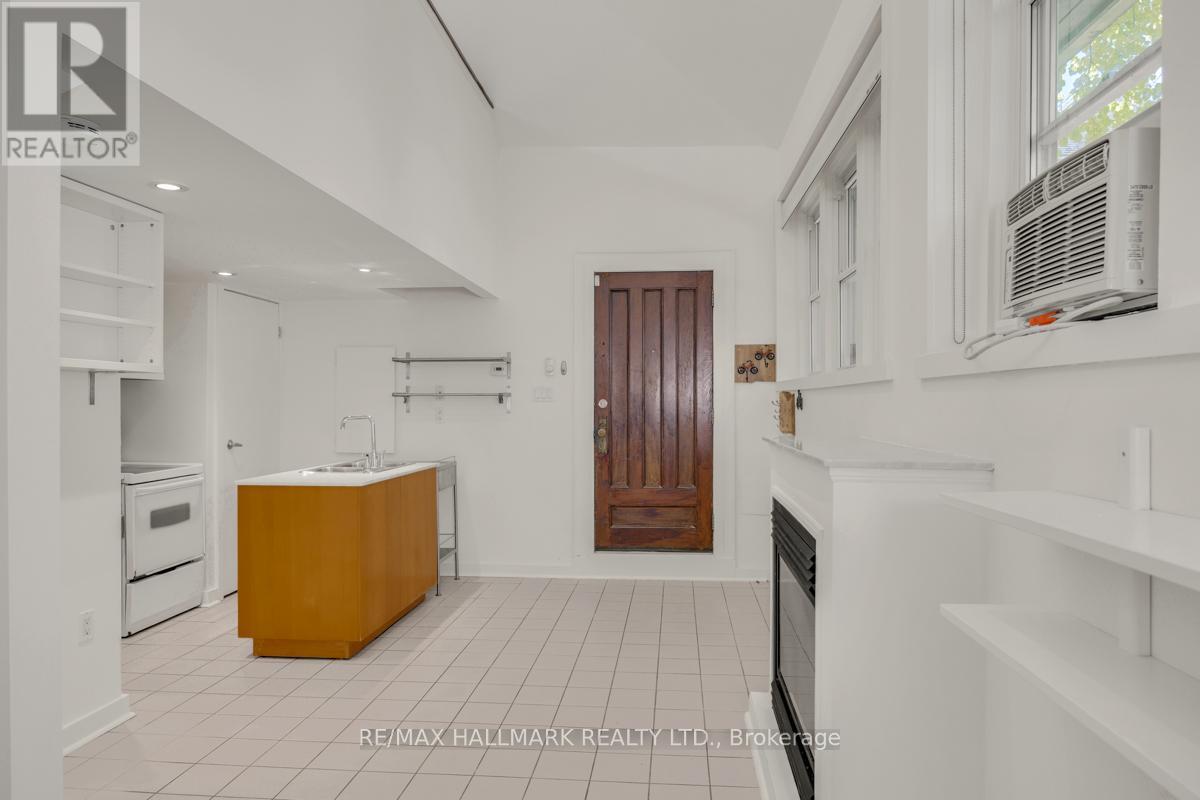 Coach House - 321 Palmerston Boulevard, Toronto, Ontario  M6G 2N5 - Photo 4 - C12596482