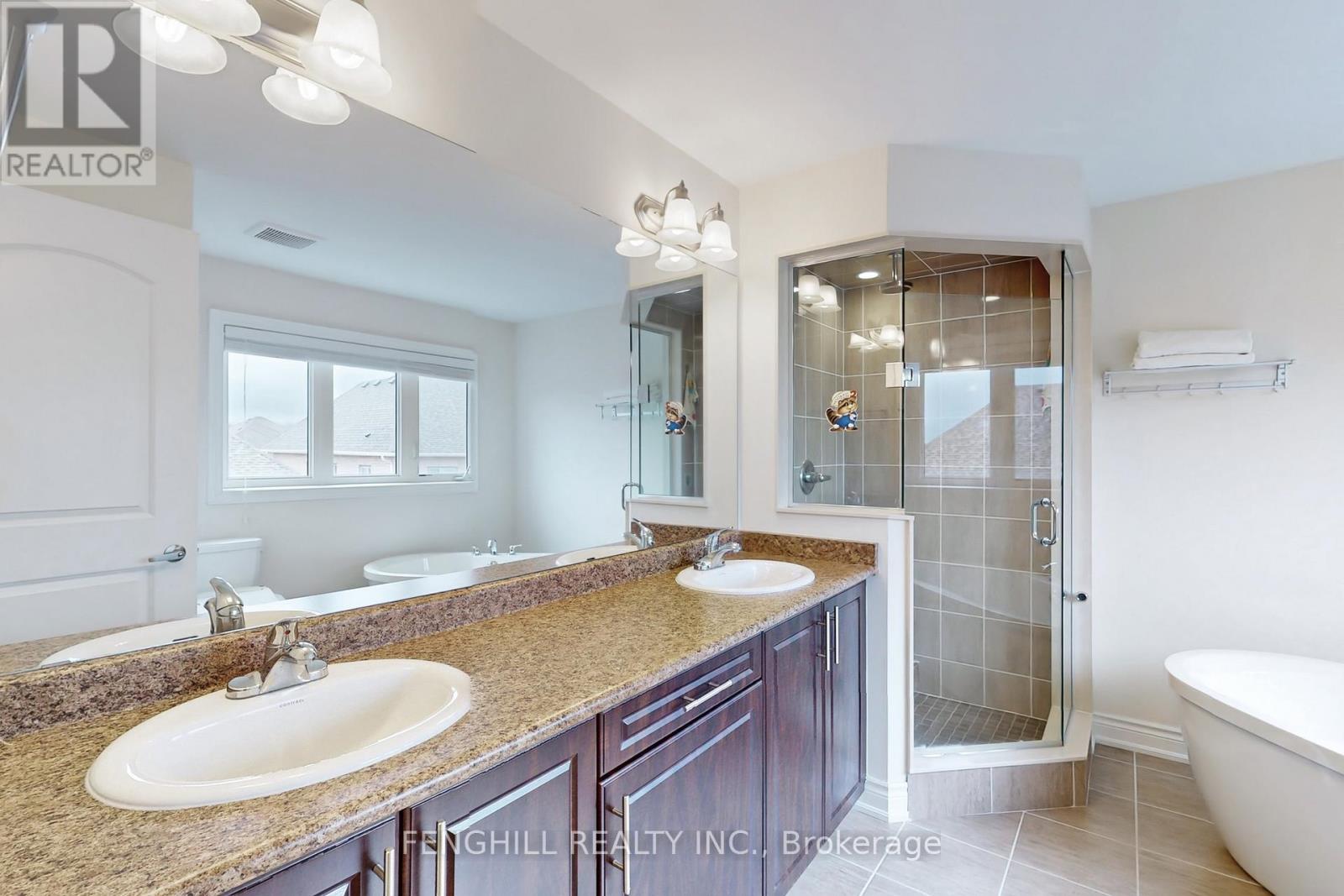 17 Blazing Star Street, East Gwillimbury, Ontario  L9N 0S2 - Photo 14 - N12596484