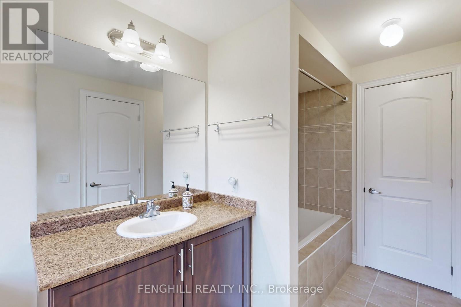 17 Blazing Star Street, East Gwillimbury, Ontario  L9N 0S2 - Photo 18 - N12596484