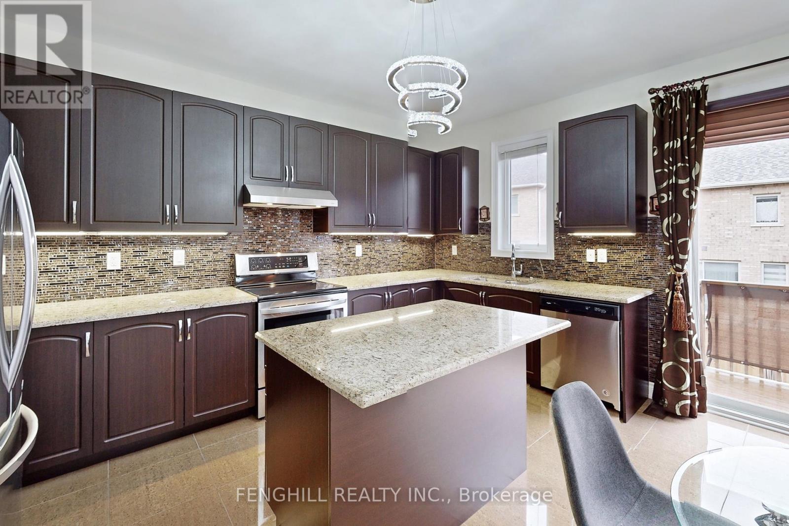 17 Blazing Star Street, East Gwillimbury, Ontario  L9N 0S2 - Photo 8 - N12596484