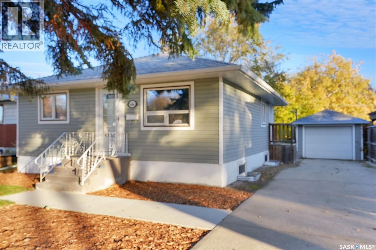 668 Grandview Street W, Moose Jaw, Saskatchewan  S6H 5L4 - Photo 2 - SK025081