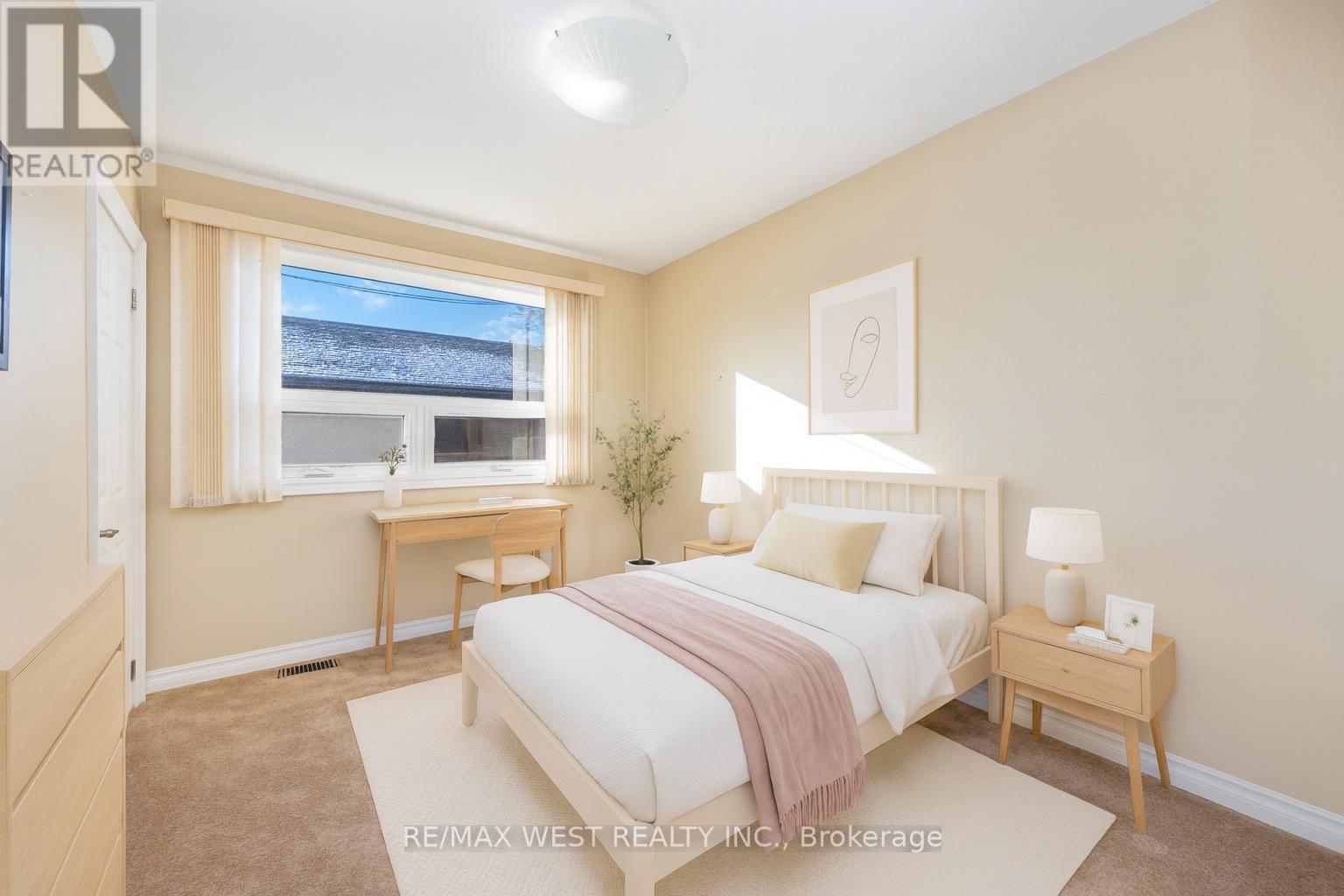 5 Henley Crescent, Toronto, Ontario  M9W 2W8 - Photo 12 - W12596472