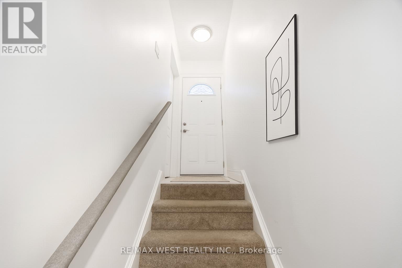 5 Henley Crescent, Toronto, Ontario  M9W 2W8 - Photo 13 - W12596472