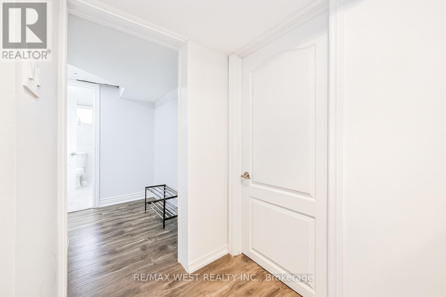 5 Henley Crescent, Toronto, Ontario  M9W 2W8 - Photo 14 - W12596472