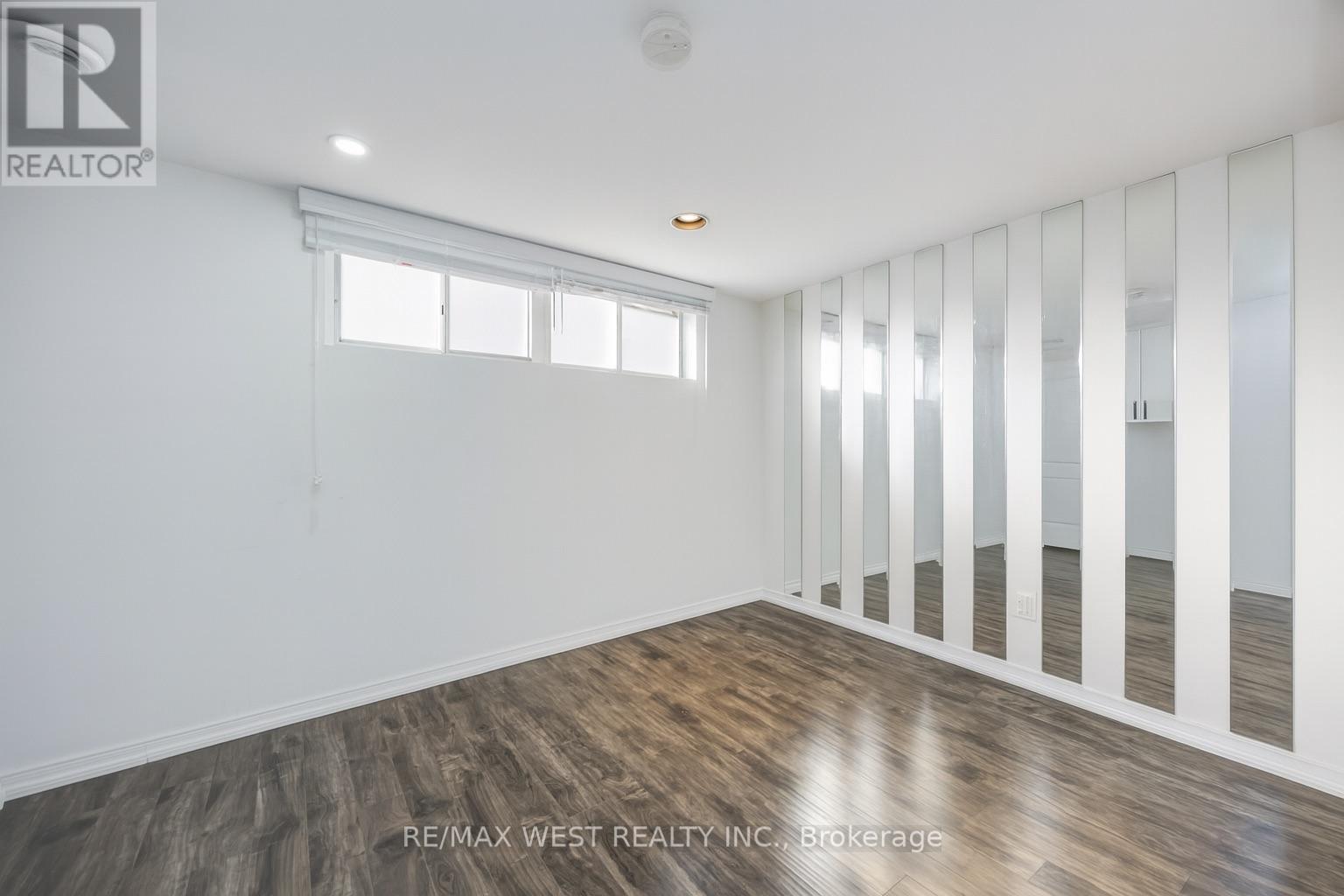 5 Henley Crescent, Toronto, Ontario  M9W 2W8 - Photo 18 - W12596472