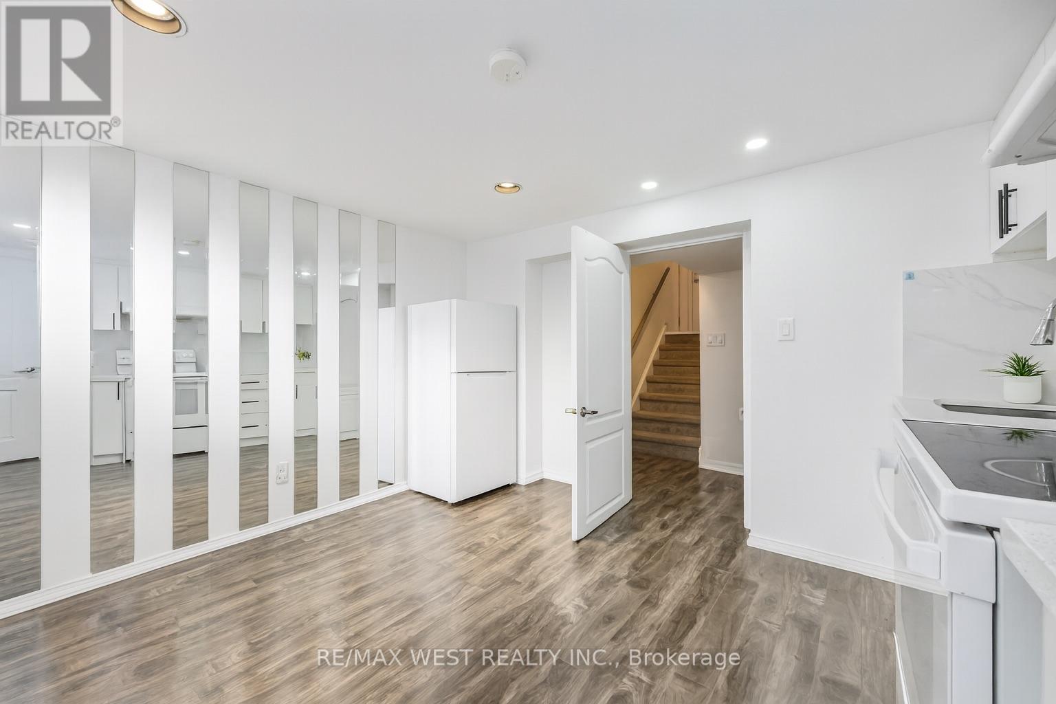 5 Henley Crescent, Toronto, Ontario  M9W 2W8 - Photo 19 - W12596472