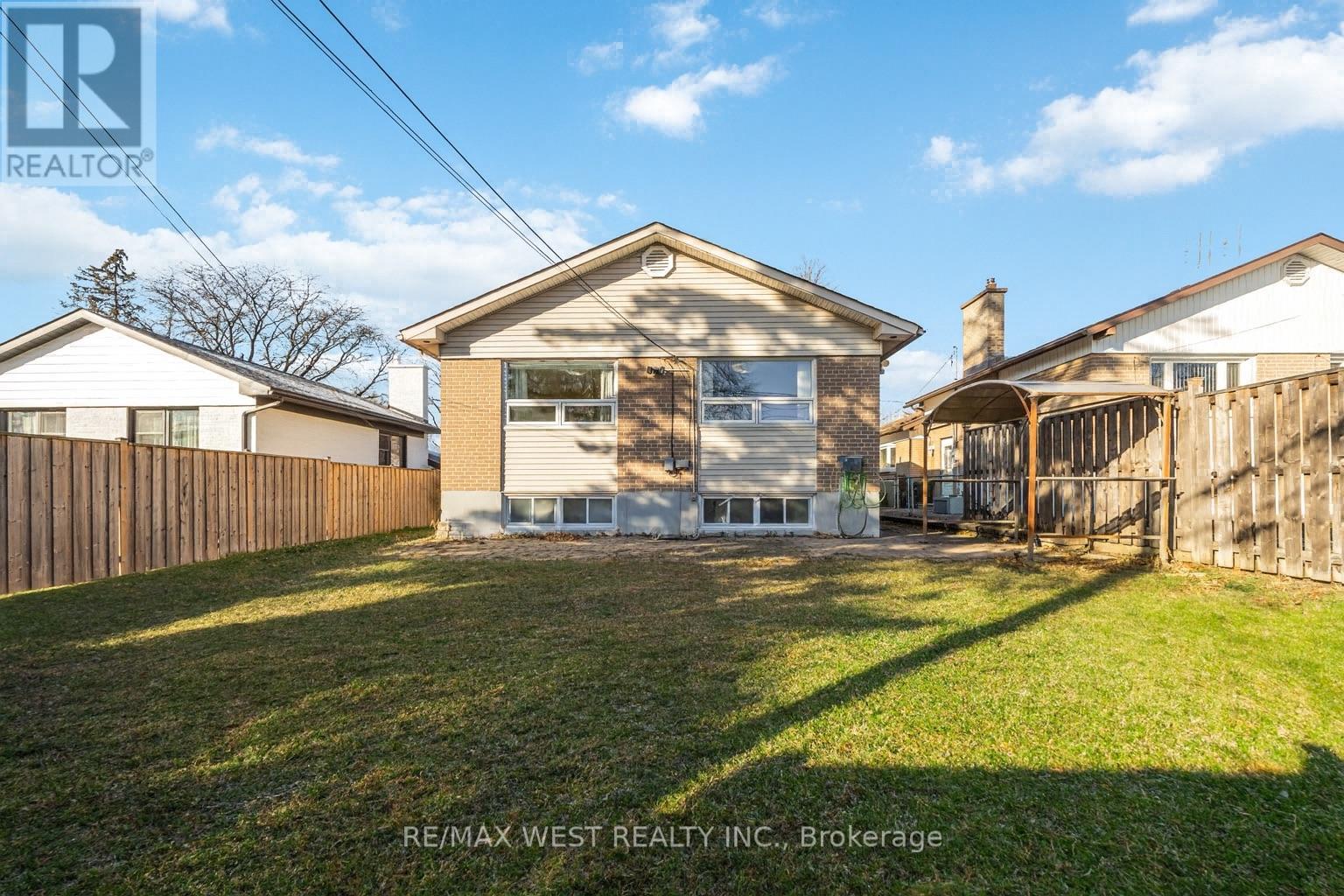 5 Henley Crescent, Toronto, Ontario  M9W 2W8 - Photo 21 - W12596472