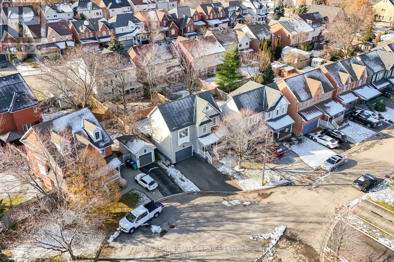 7068 Bannockburn Court, Mississauga, Ontario  L5N 7L5 - Photo 4 - W12596488