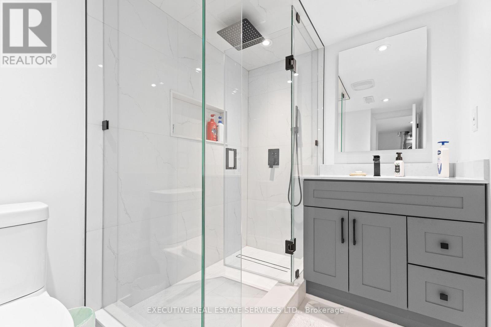 7068 Bannockburn Court, Mississauga, Ontario  L5N 7L5 - Photo 44 - W12596488