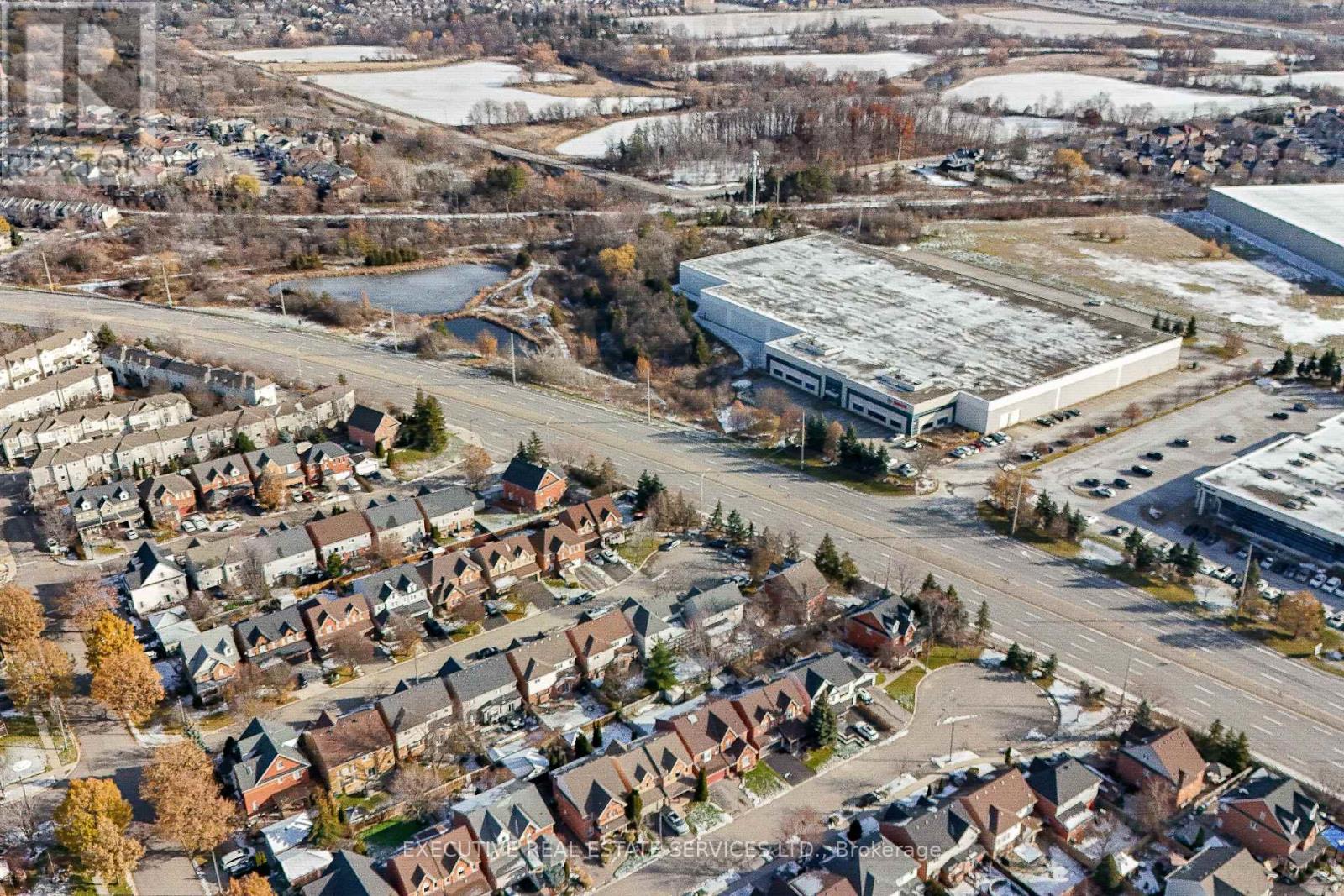 7068 Bannockburn Court, Mississauga, Ontario  L5N 7L5 - Photo 8 - W12596488