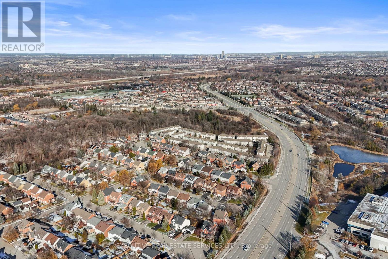 7068 Bannockburn Court, Mississauga, Ontario  L5N 7L5 - Photo 9 - W12596488