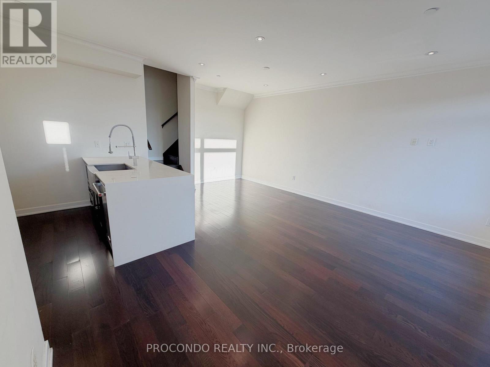 Th10 - 4070 Parkside Village Drive, Mississauga, Ontario  L5B 3M8 - Photo 3 - W12596524