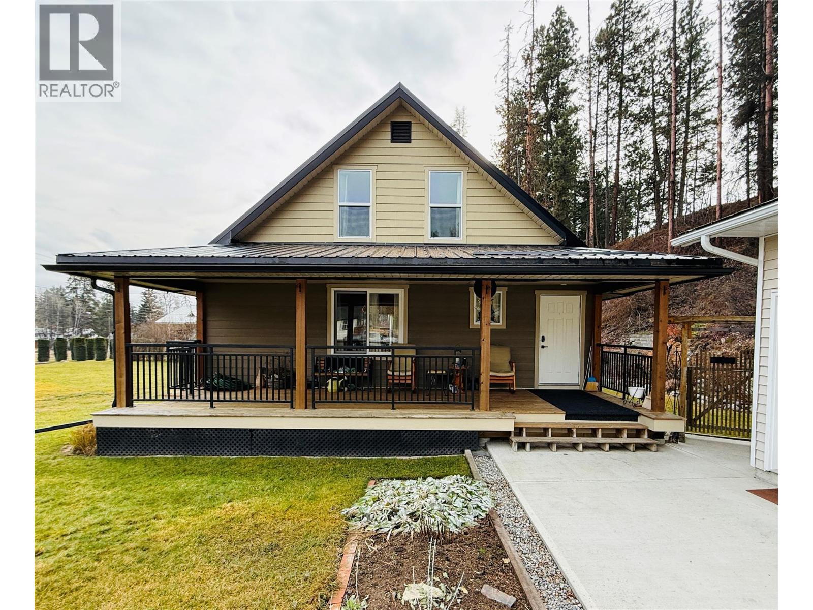 311 302nd Avenue, Kimberley, British Columbia V1A 3G5 - Photo 2 - 10364344