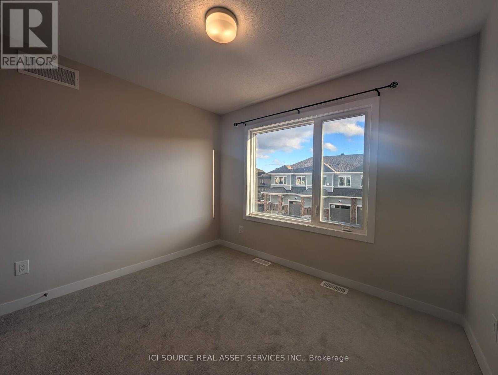 375 Les Emmerson Drive, Ottawa, Ontario  K2J 7L7 - Photo 9 - X12580902