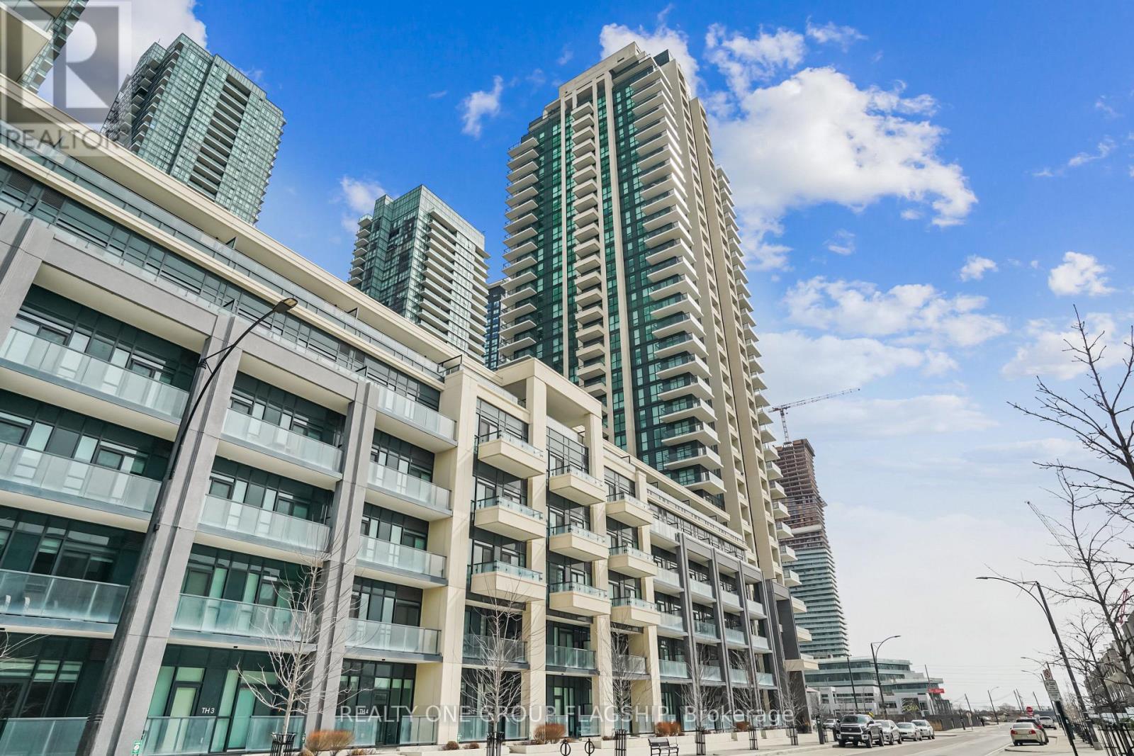 725 - 4055 Parkside Village Drive, Mississauga, Ontario  L5B 0K8 - Photo 2 - W12461740