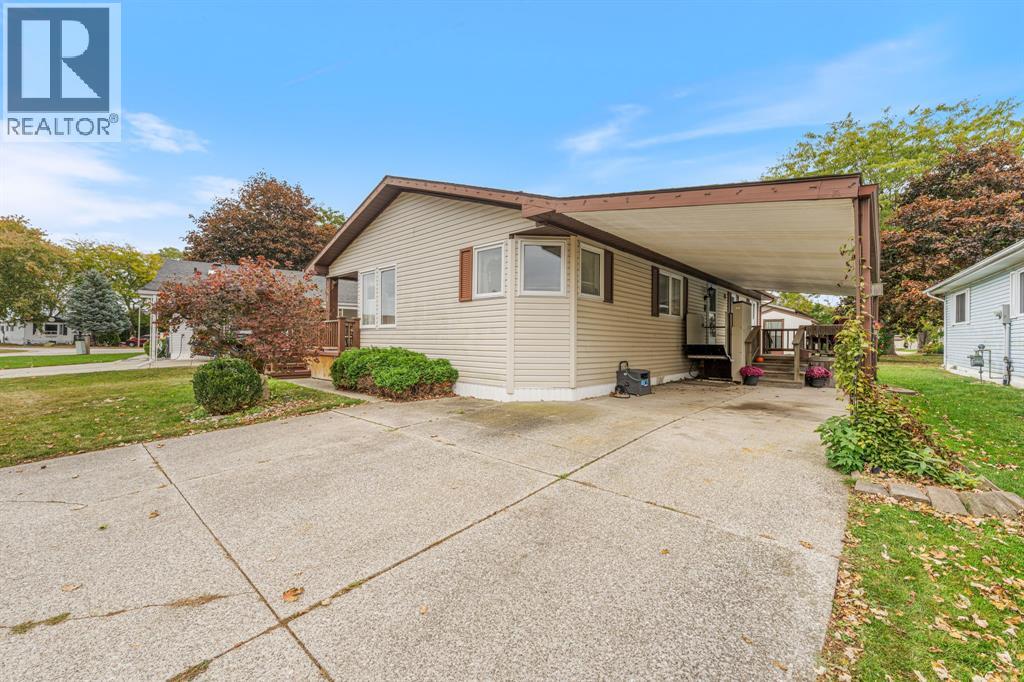 1940 London Line Unit# 164, Sarnia, Ontario  N7W 1B5 - Photo 2 - 25030975