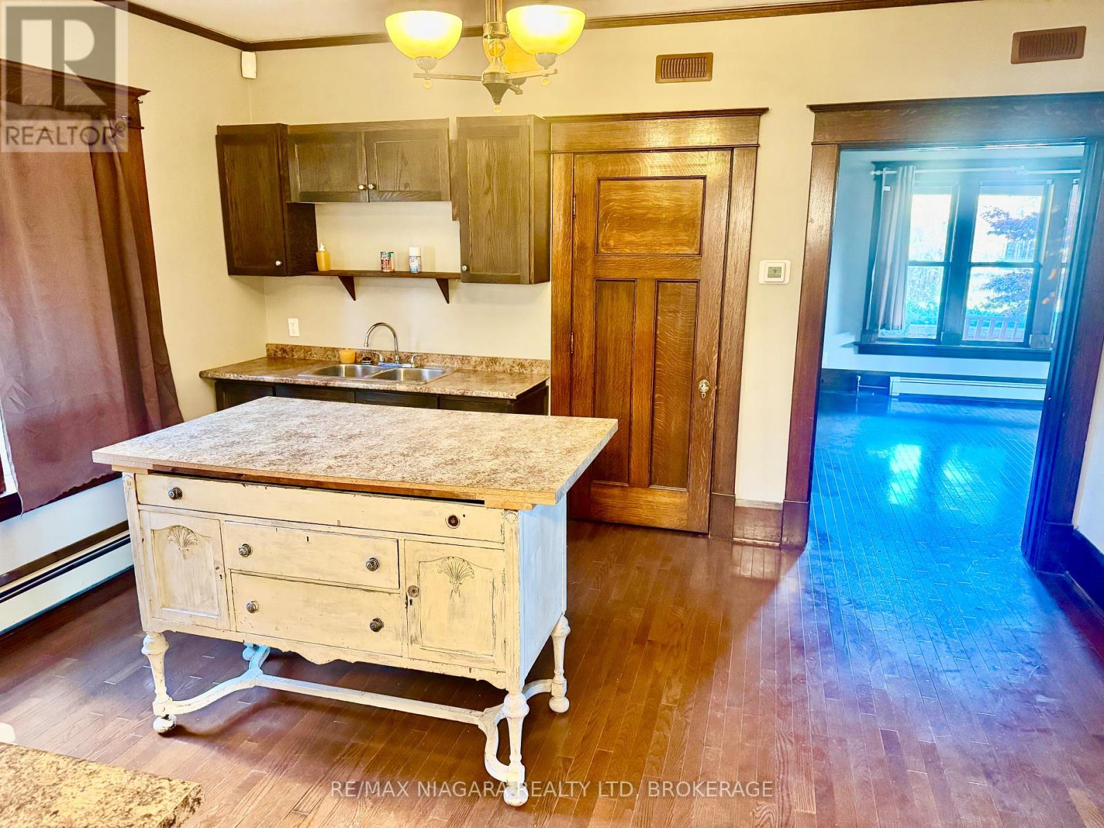 Main Floor - 101 Niagara Street, Welland, Ontario  L3C 1J4 - Photo 5 - X12596560