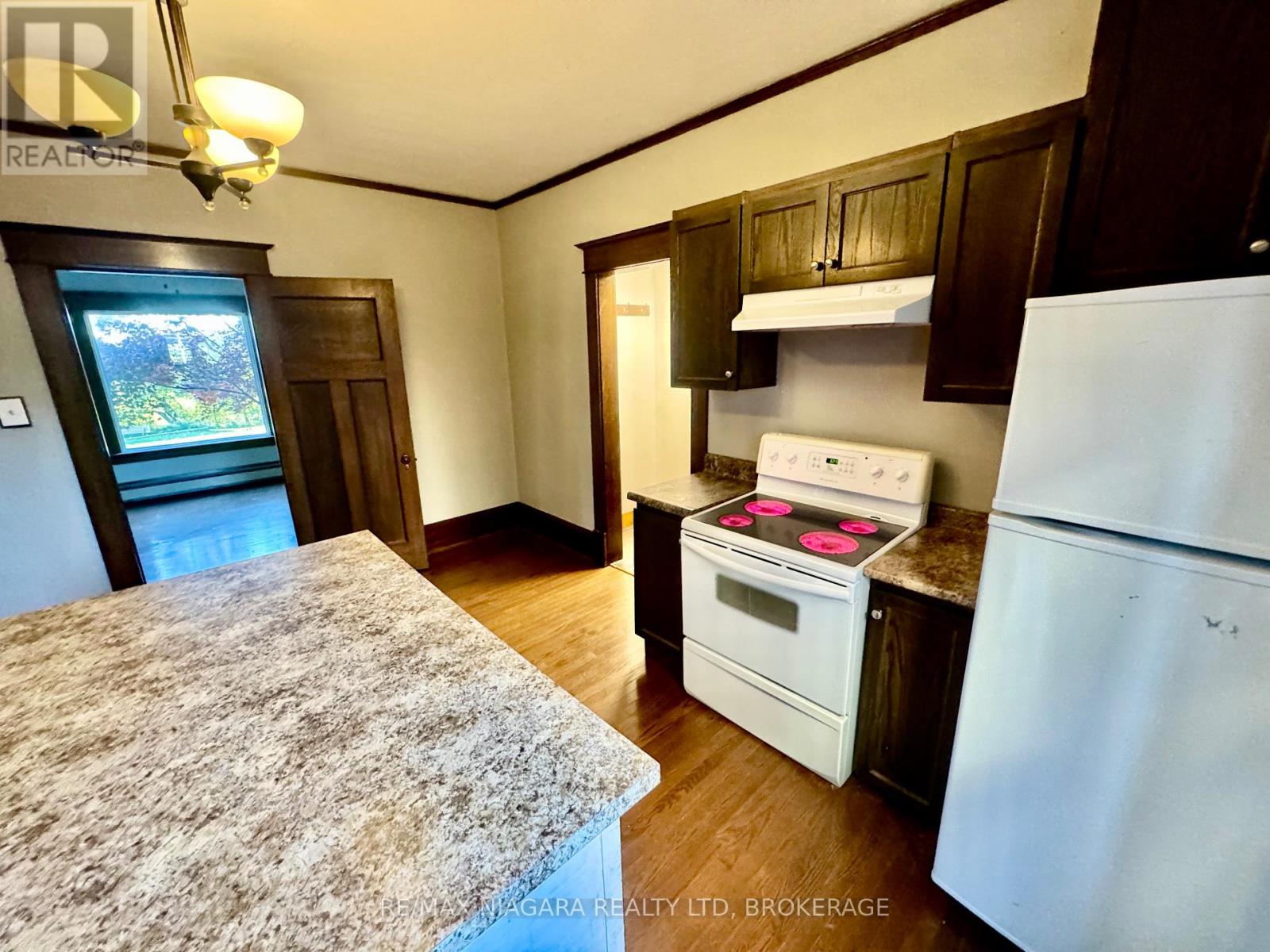 Main Floor - 101 Niagara Street, Welland, Ontario  L3C 1J4 - Photo 7 - X12596560