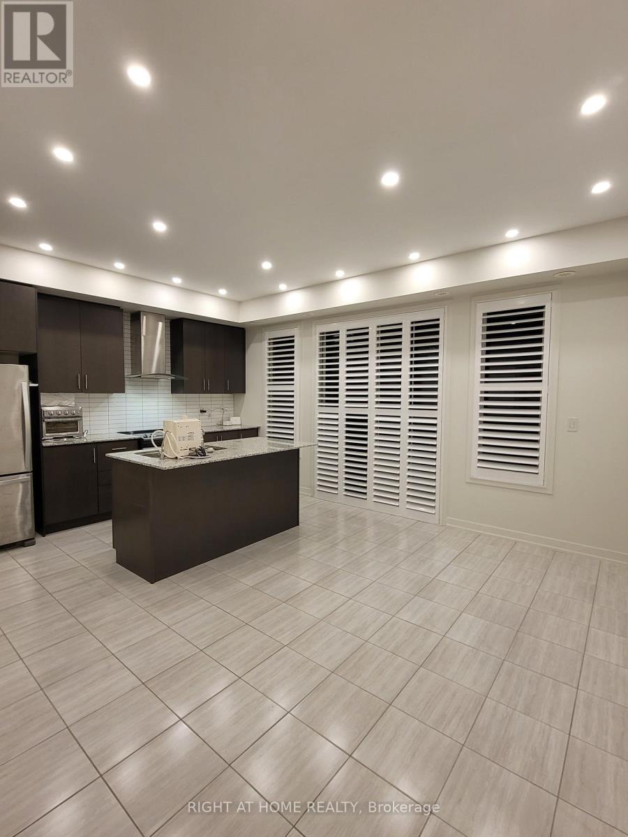 196 Salterton Circle, Vaughan, Ontario  L6A 4Z2 - Photo 2 - N12596556