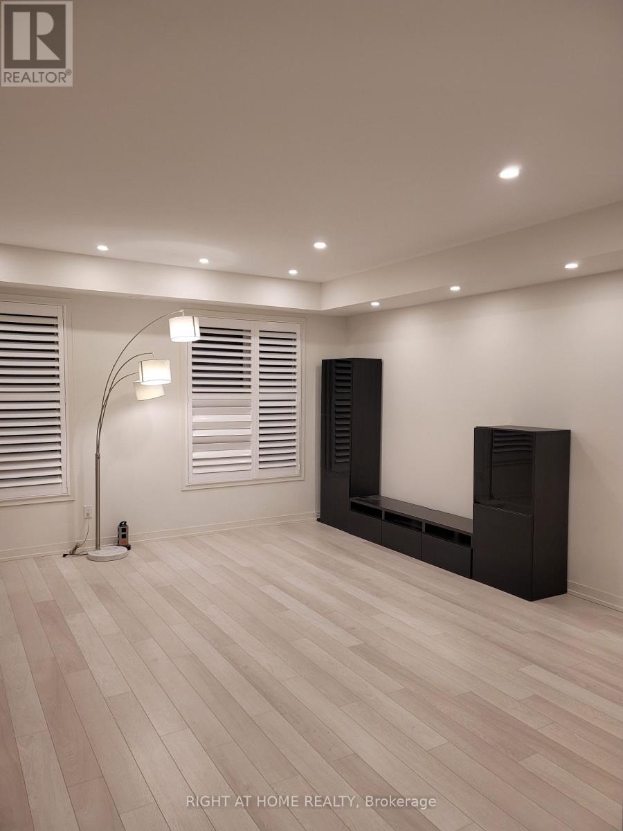 196 Salterton Circle, Vaughan, Ontario  L6A 4Z2 - Photo 3 - N12596556