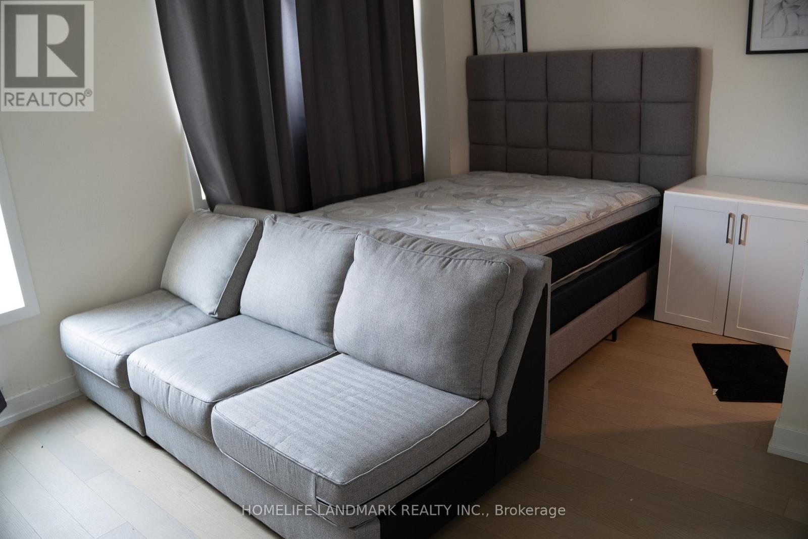 110 William Duncan Road, Toronto, Ontario  M3K 0C7 - Photo 12 - W12596526