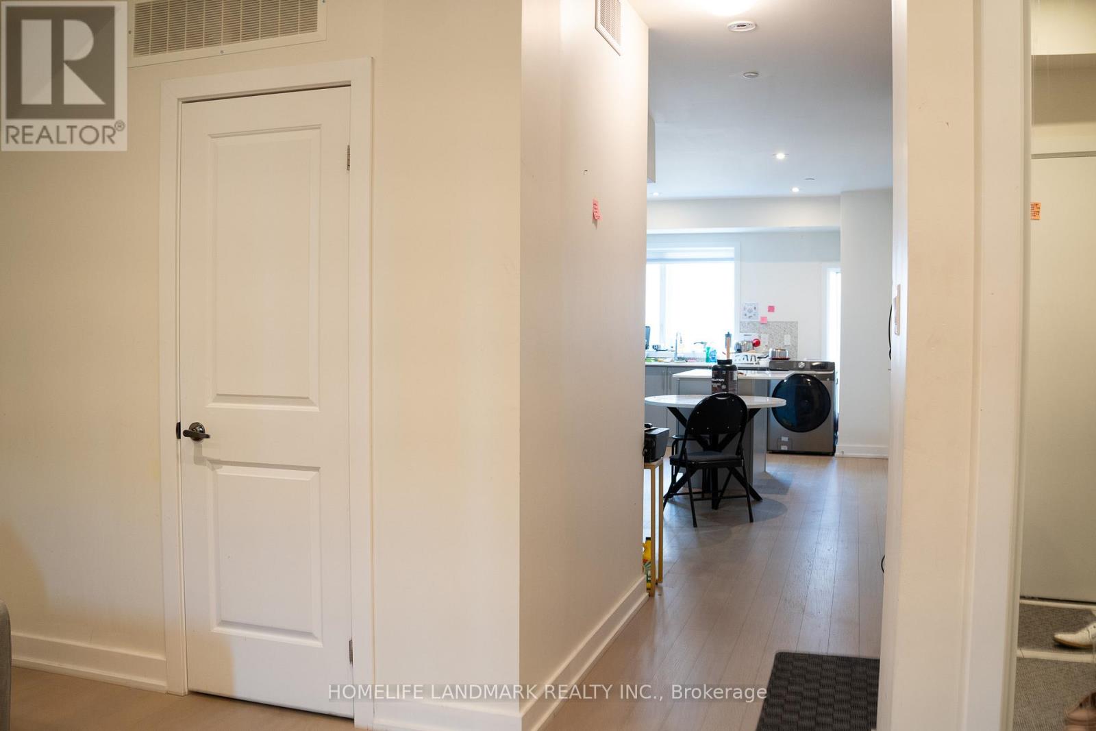 110 William Duncan Road, Toronto, Ontario  M3K 0C7 - Photo 6 - W12596526