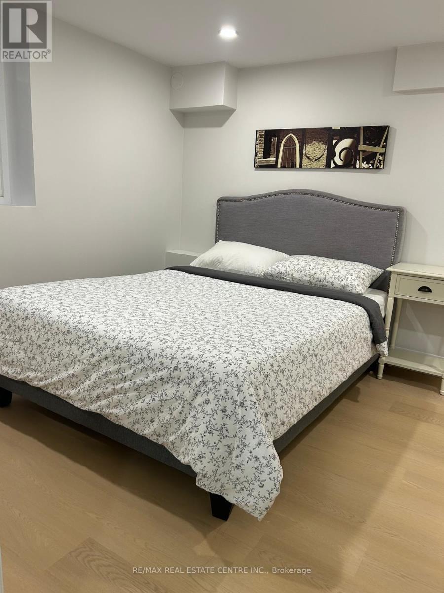 Bsmt - 2429 Hensall Street, Mississauga, Ontario  L5A 2T1 - Photo 6 - W12596538